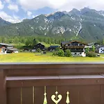 Haus Almrose شقة